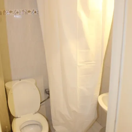 Sleeps 2 With Free Parking 塞萨洛尼基