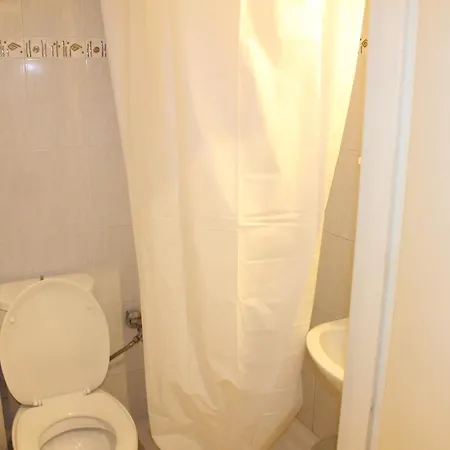 公寓 Sleeps 2 With Free Parking 塞萨洛尼基